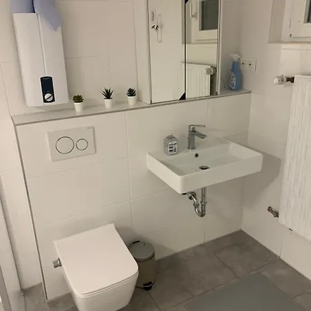 Calm Souterrain Appertment In