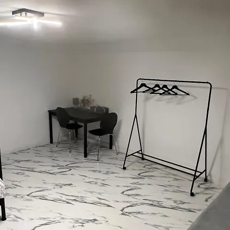 Apartment Calm Souterrain Appertment In *