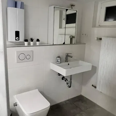 Calm Souterrain Appertment In דירה ראטינגן