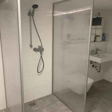 דירה Calm Souterrain Appertment In *