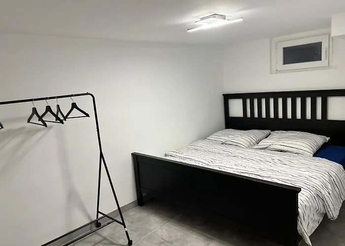 Calm Souterrain Appertment In Apartmán