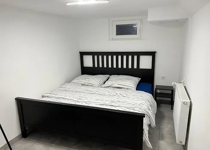 Calm Souterrain Appertment In Apartmán *